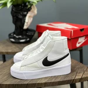 Nike SB Leather