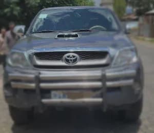 TOYOTA HILUX KINCAP