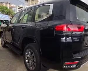 Toyota Land Cruiser VXR 2025