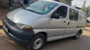 Toyota Dolphin 2L Half Van 1998