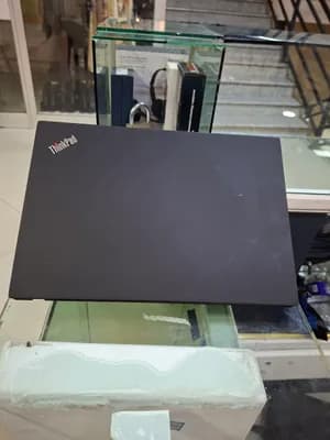 LENOVO Thinkpad P14s Workstation