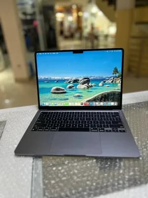 Apple MacBook Air M2 Starlight