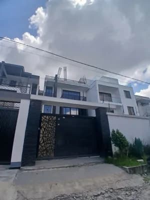 ቤት 250 ካሬ