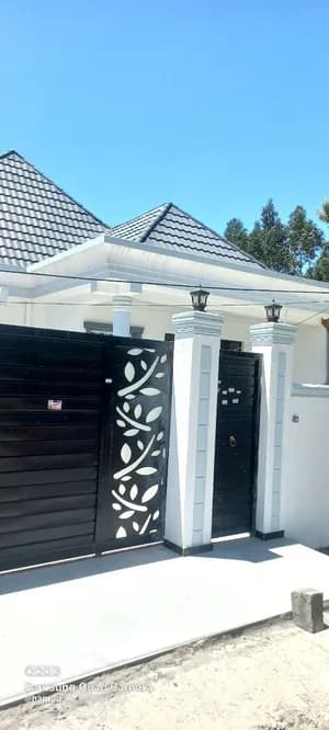 ቤት 250 ካሬ
