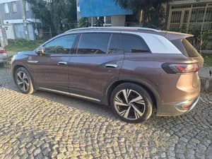 Volkswagen ID.6 Crozz Pro EV
