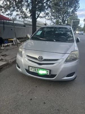 Toyota Yaris Sedan 2010