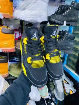Air Jordan 4 Retro Thunder