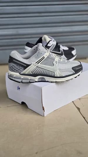 Nike vomero 5