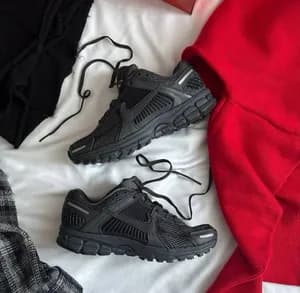 Nike Vomero 5 Triple Black Sneakers