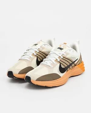 NIKE LUNAR