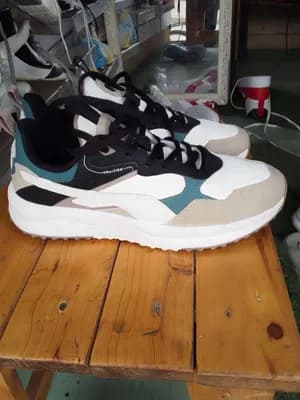 Yearcon Sneakers Size 42