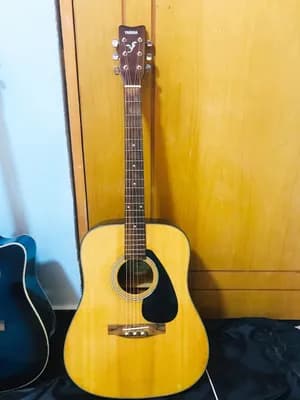 Yamaha F340 Acoustic Guitar