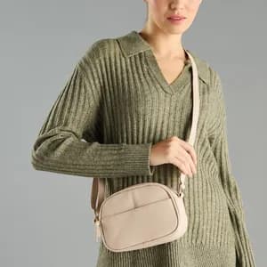MAX crossbody bag with zip closure