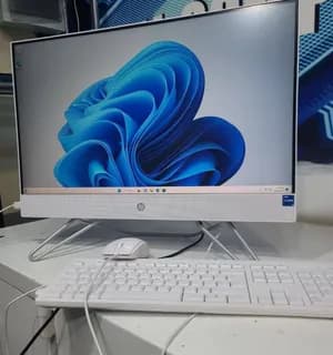 HP All-in-One 24 i5 8GB 512GB