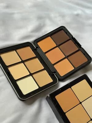 powder and contour palette