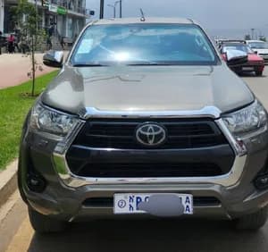 Toyota Hilux Invincible Extra Cab 2021