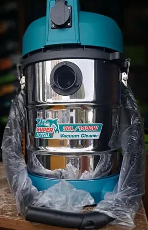 Total 30L 1400W Vacuum Cleaner