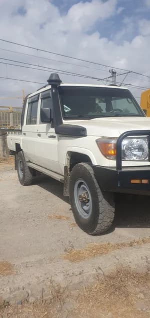 Toyota Land Cruiser Pickup 2021