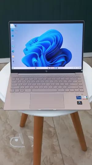 HP Pavilion Plus 14 i7 Laptop