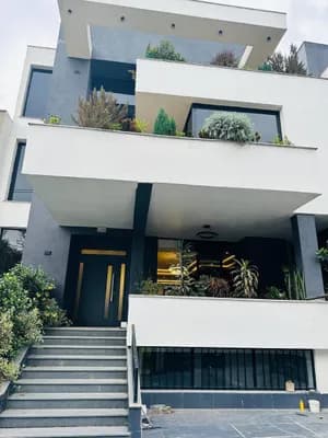 ዘመናዊ ቅንጡ ቤት (B+G+2+Terrace)