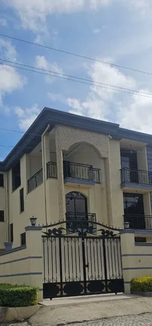 Modern G+2 House in Summit