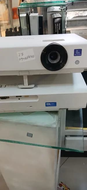 Sony VPL-DX100 Projector