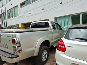 TOYOTA HILUX KIN CAB