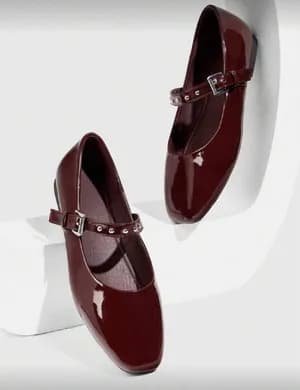 Ballerina flat with buckle belt