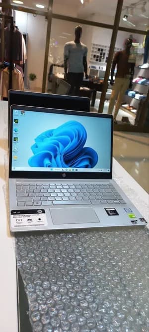 HP Pavilion 14 i5 8GB 256GB
