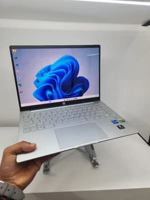 HP Pavilion Plus 14 i7 Laptop