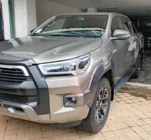 Toyota HILUX INVINCIBLE 2021