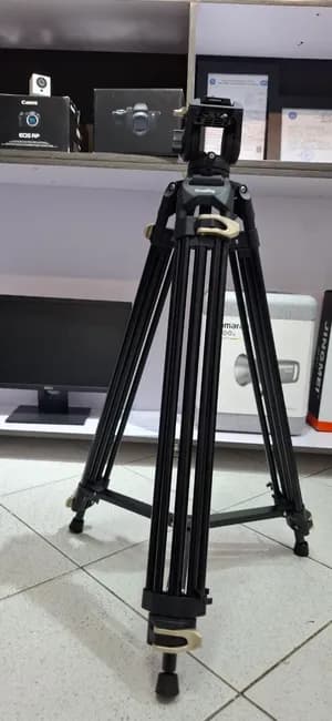 SmallRig heavy-duty video tripod