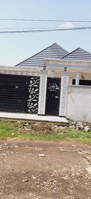 250 sqm House for Sale in Ayat