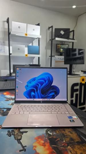 HP Pavilion Plus 14 i7 Laptop