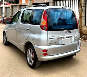 Toyota Yaris’VERSO 2001 1.3 CC Automatic