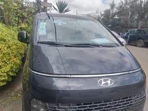 Hyundai Staria 2023 2.2L 4-cylinder
