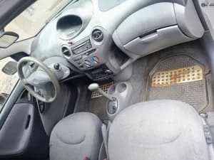 Vitz 2001