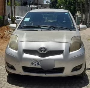 Toyota Yaris Compact 2010 1000cc