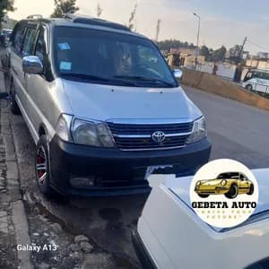 Toyota Dolphin Half Van 2011