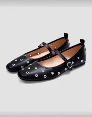 Ballerina flat with buckle belt