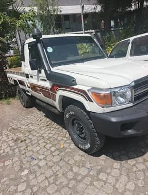 Toyota Land Cruiser Pickup 2015