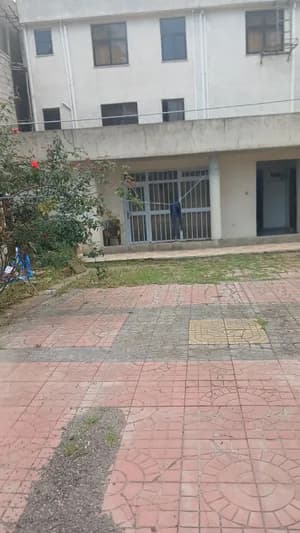 አስቸኳይ የሚሸጥ ቤት ሰሚት 250 ካሬ