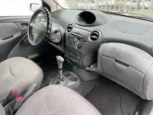 TOTOTA VITZ