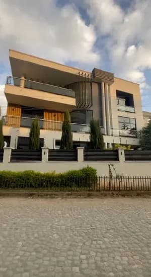 የሚሸጥ ዘመናዊ ቤት 250 ካሬ