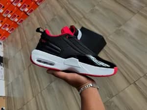 air Jordan Max aura