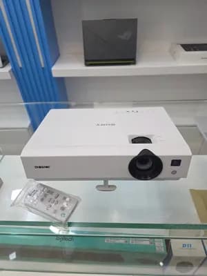 Sony VPL-DX100 Projector with Remote