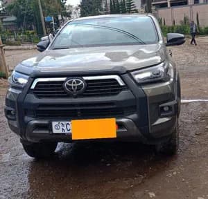 Toyota Hilux Invincible Double Cab 2021