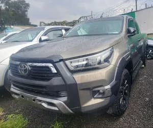 Toyota Hilux invisible kin cab 2021 used