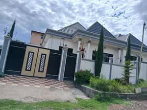 Villa House for Sale Summit 72