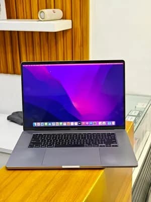 MacBook Pro (15- 4inch,2018) 4GB Dedicated Graphics